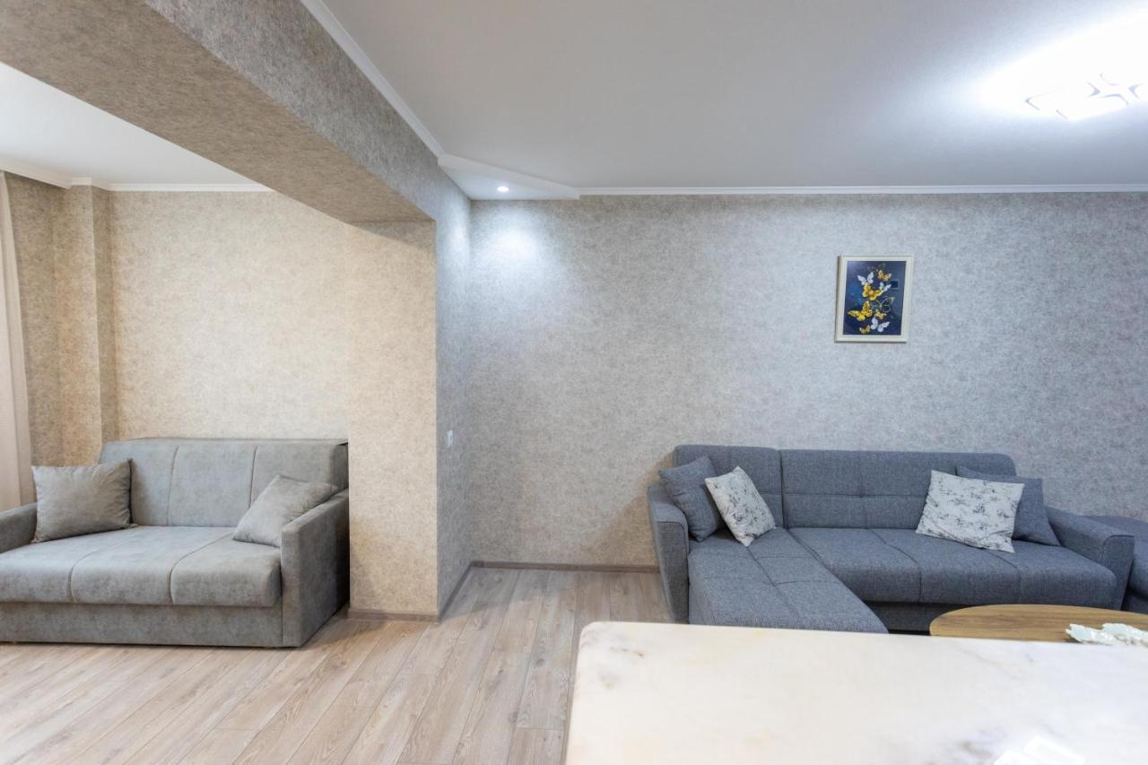 Ninia'S Apartment Kutaisi Zewnętrze zdjęcie